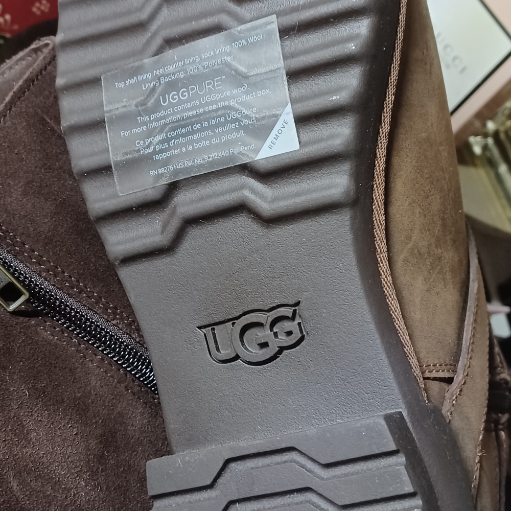UGG - Picture 10 of 11